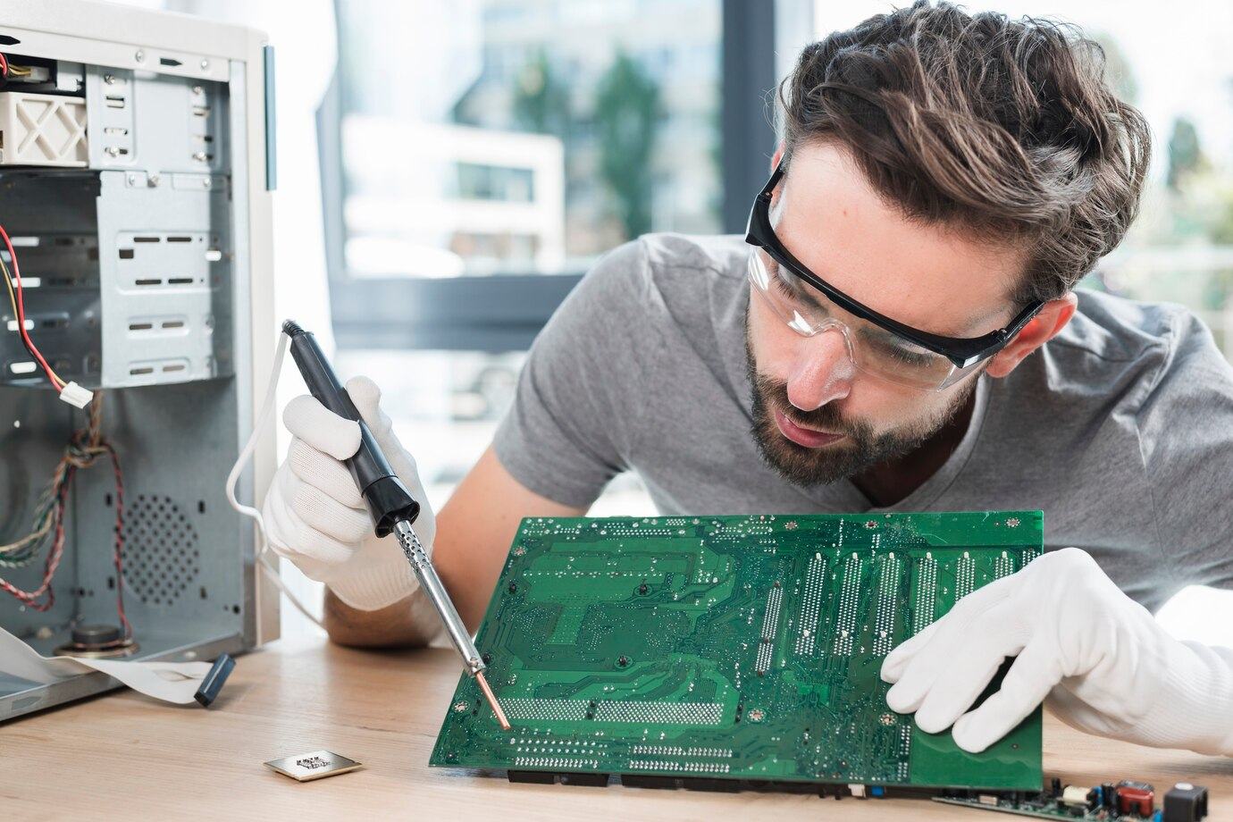 Thực hiện kiểm tra định kỳ cho main máy tính của bạn